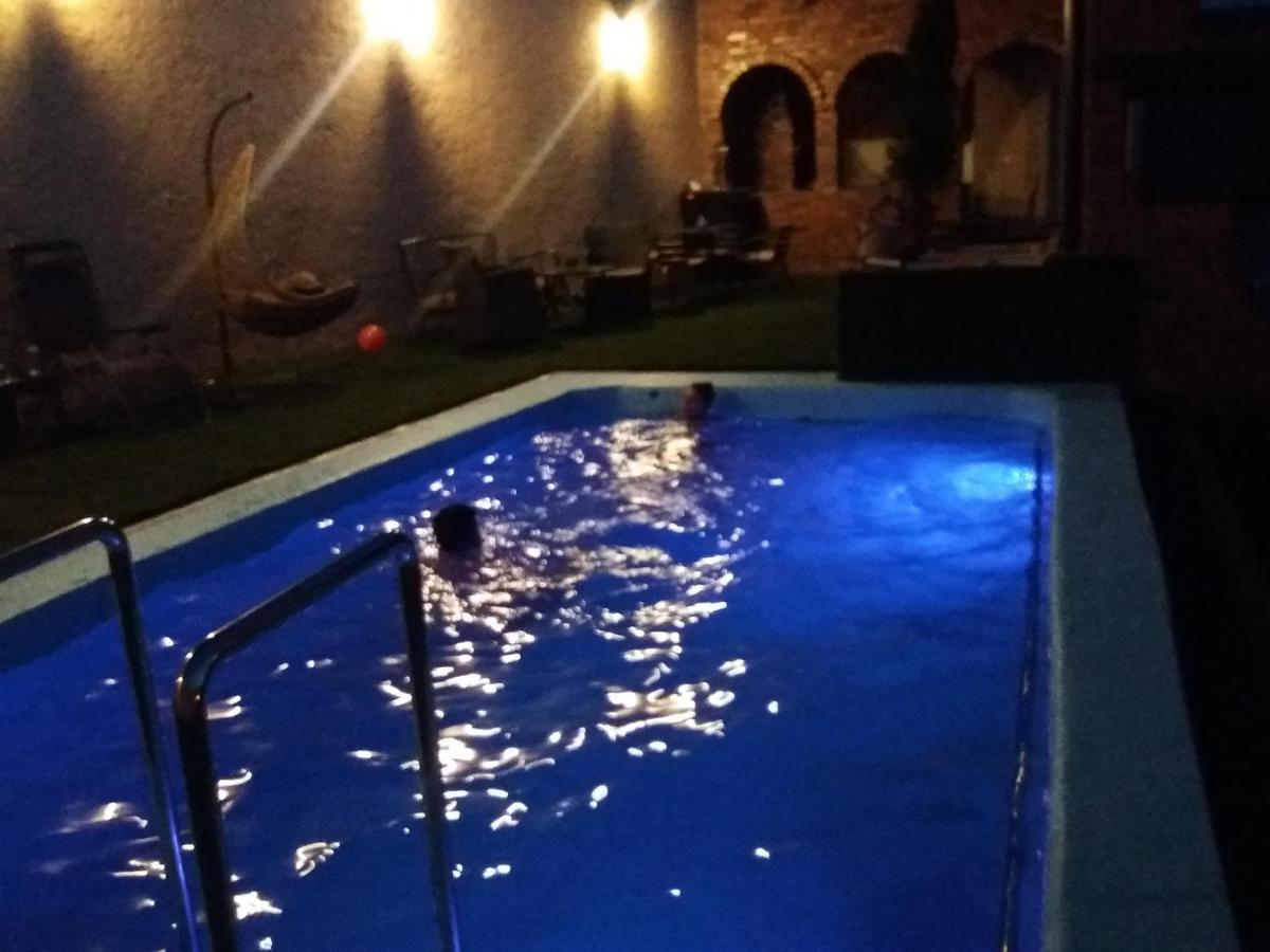 Guesthouse Prenociste Faraon プリェヴリャ エクステリア 写真
