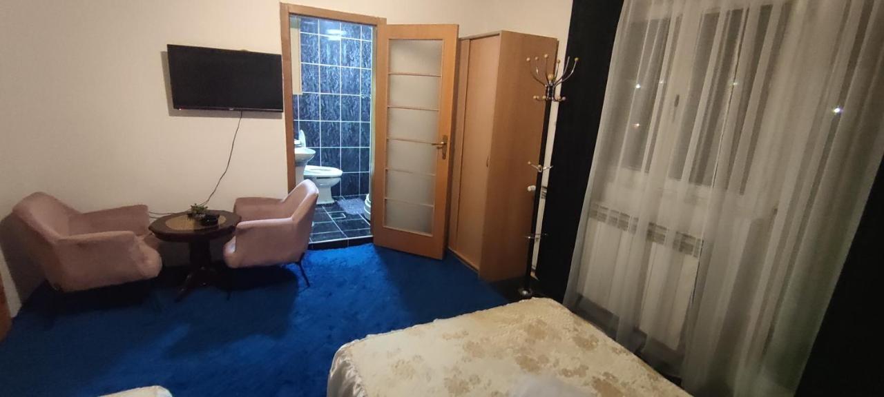 Guesthouse Prenociste Faraon プリェヴリャ エクステリア 写真