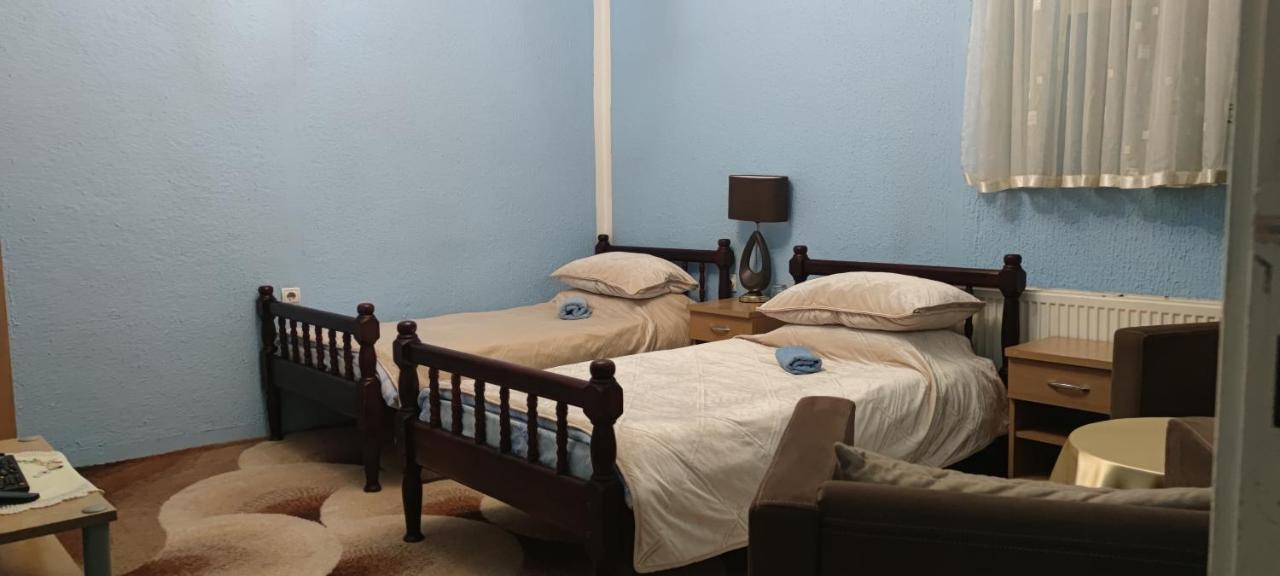 Guesthouse Prenociste Faraon プリェヴリャ エクステリア 写真
