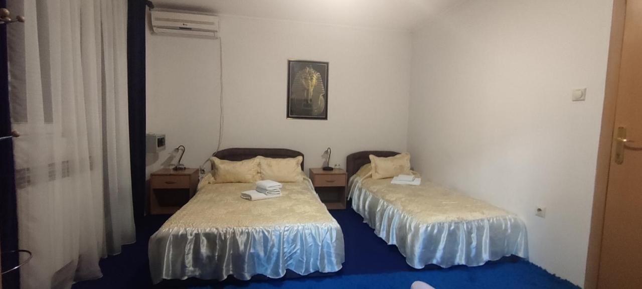 Guesthouse Prenociste Faraon プリェヴリャ エクステリア 写真