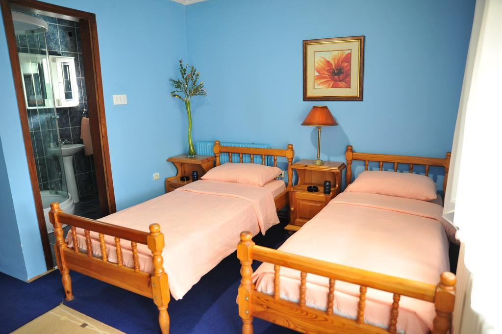 Guesthouse Prenociste Faraon プリェヴリャ エクステリア 写真